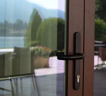 Okenné a dverné systemy